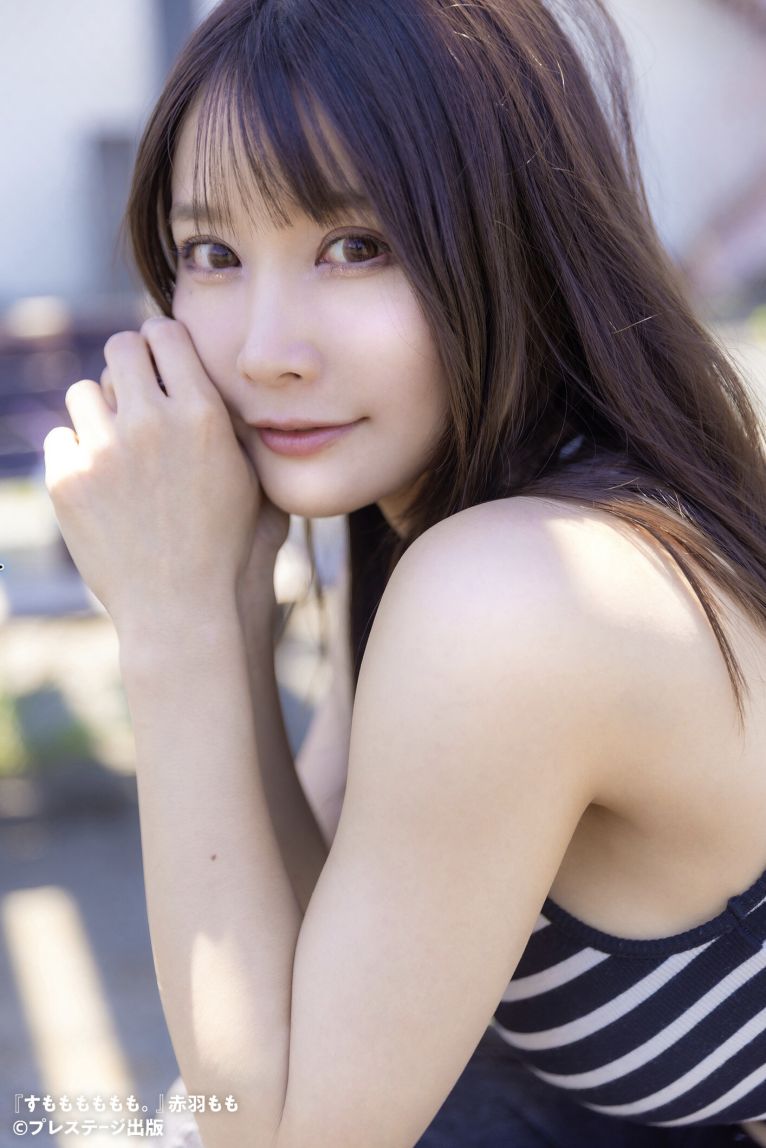 FANZA掲載商品の公開サンプル:屋外のポートレート